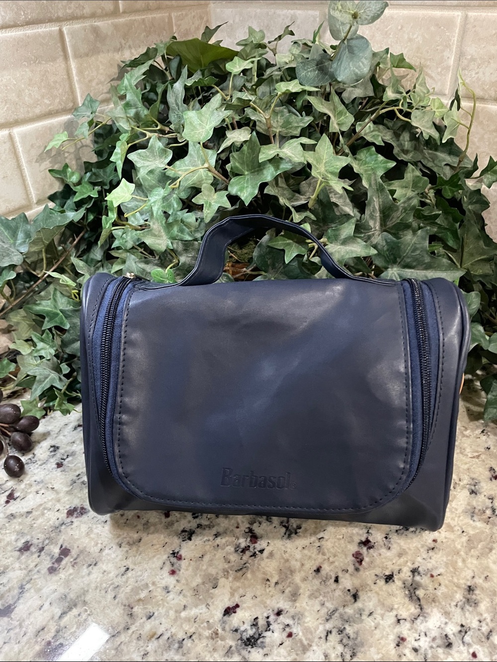 👨🏻 Brand New BARBASOL Navy Travel bag wfull top zip storage mesh inside w hanger